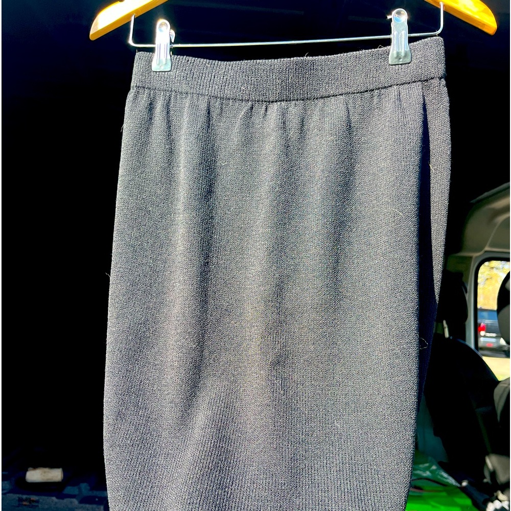 Size 4 St.John knit skirts